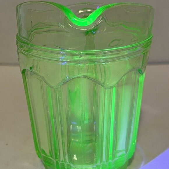 Vintage Green Depression Uranium Glass 16 oz. Pitcher,  Excellent Shape. - Picture 4 of 8